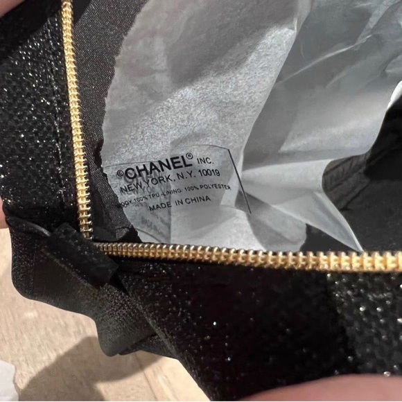 ✨ New Chanel Beauty holiday limited edition bag✨ - Picture 12 of 14